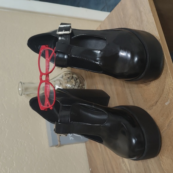Madden Girl platform Maryjanes - Picture 1 of 3